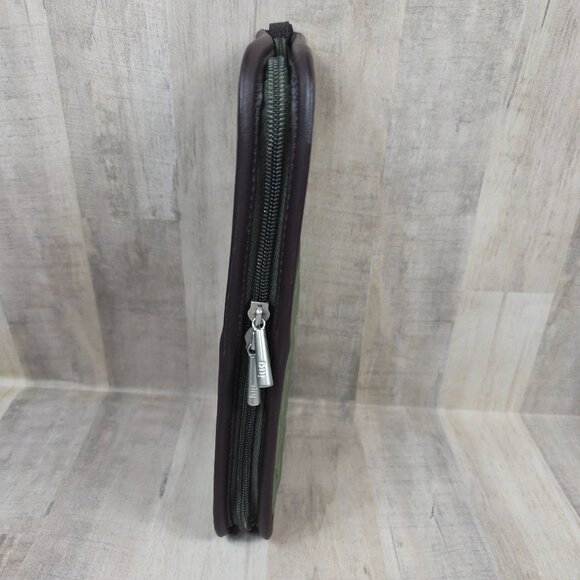 Lug Lasso Zip Travel Wallet Canter Collection Passport Outer Pockets - Picture 7 of 8